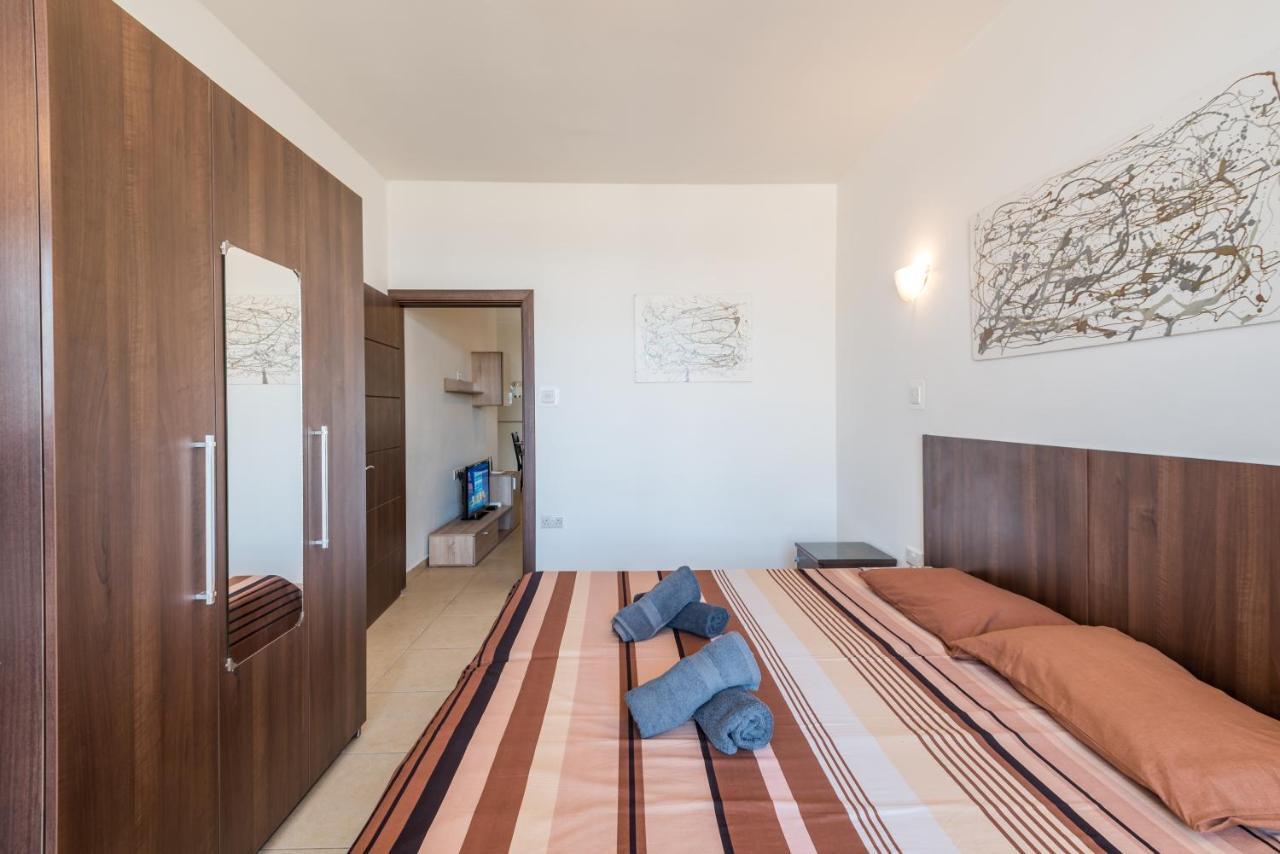 Seashells 2 Bedroom Apartments With Terrace, Just Off The Bugibba Promenade - By Getwaysmalta Сейнт Полс Бей Екстериор снимка